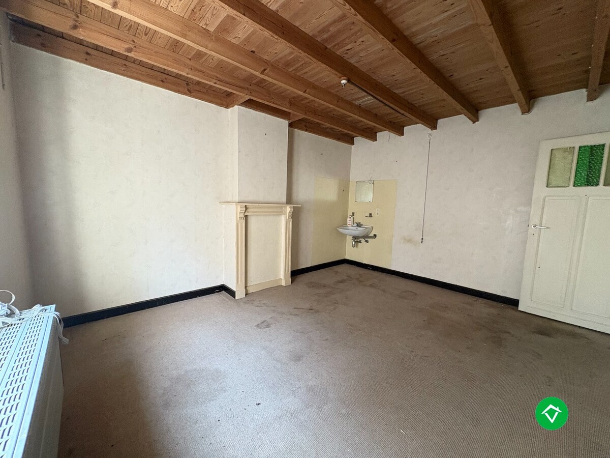 Unieke ruime eigendom op 1169 m² grond met voormalige handelsruimte in centrum Koekelare 