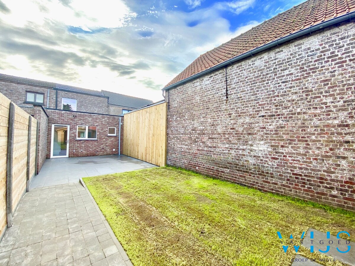 Volledig gerenoveerd woonhuis voor de brug van Zelzate ! 