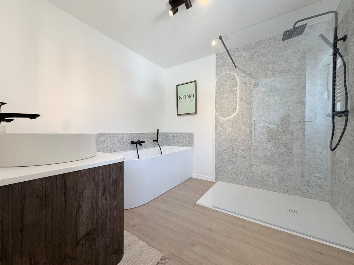 Prachtige gerenoveerde zeer ruime woning in een rustige wijk te  Gullegem ! *** NONO INSPIRED*** 
