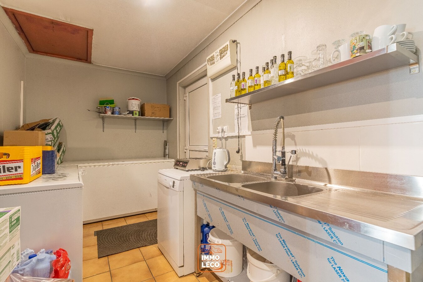 Bâitment et terrain à bâtir à Marquain située sur un axe principal 