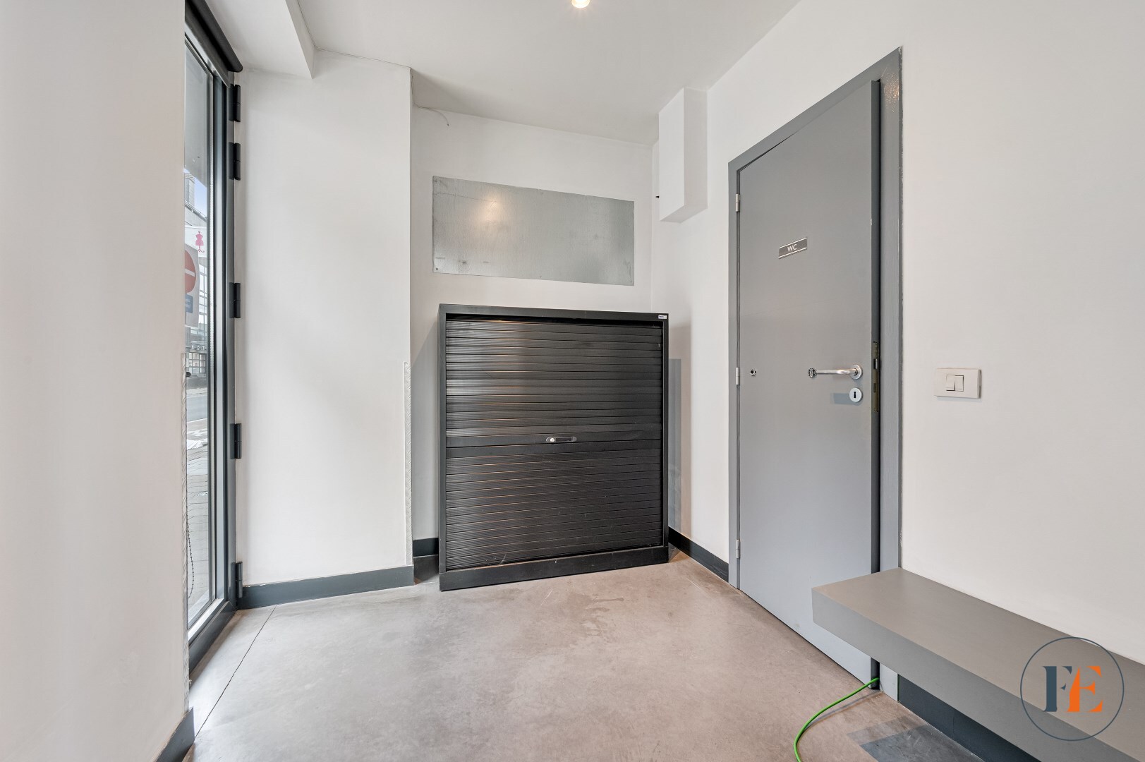 Moderne commerciële ruimte met topzichtbaarheid aan de Coupure 