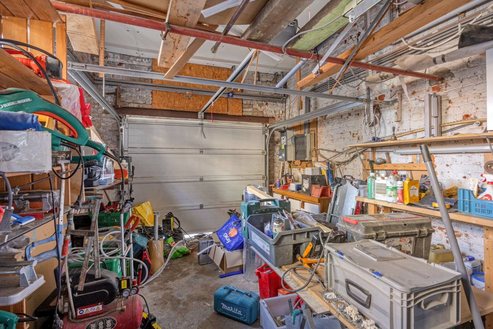 Halfopen bebouwing met 5 ruime slaapkamers, 2 badkamers, garage en tuin in Holsbeek – bewoonbare oppervlakte 214m² 