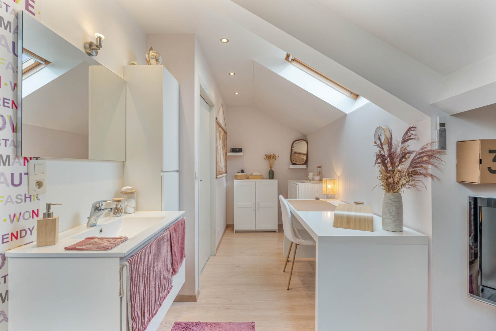 Twee identieke slaapkamers op tweede verdieping