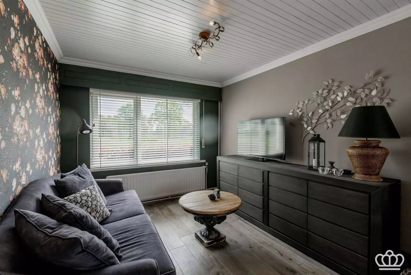 Magnifiquement située, charmante maison avec des installations pour chevaux sur environ 1,8 ha à Essen. 