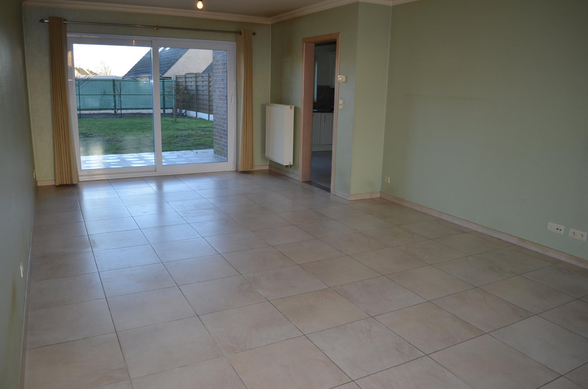 Gezinswoning met 2 slpks (mogelijkheid 3), garage en tuin nabij centrum Maldegem 