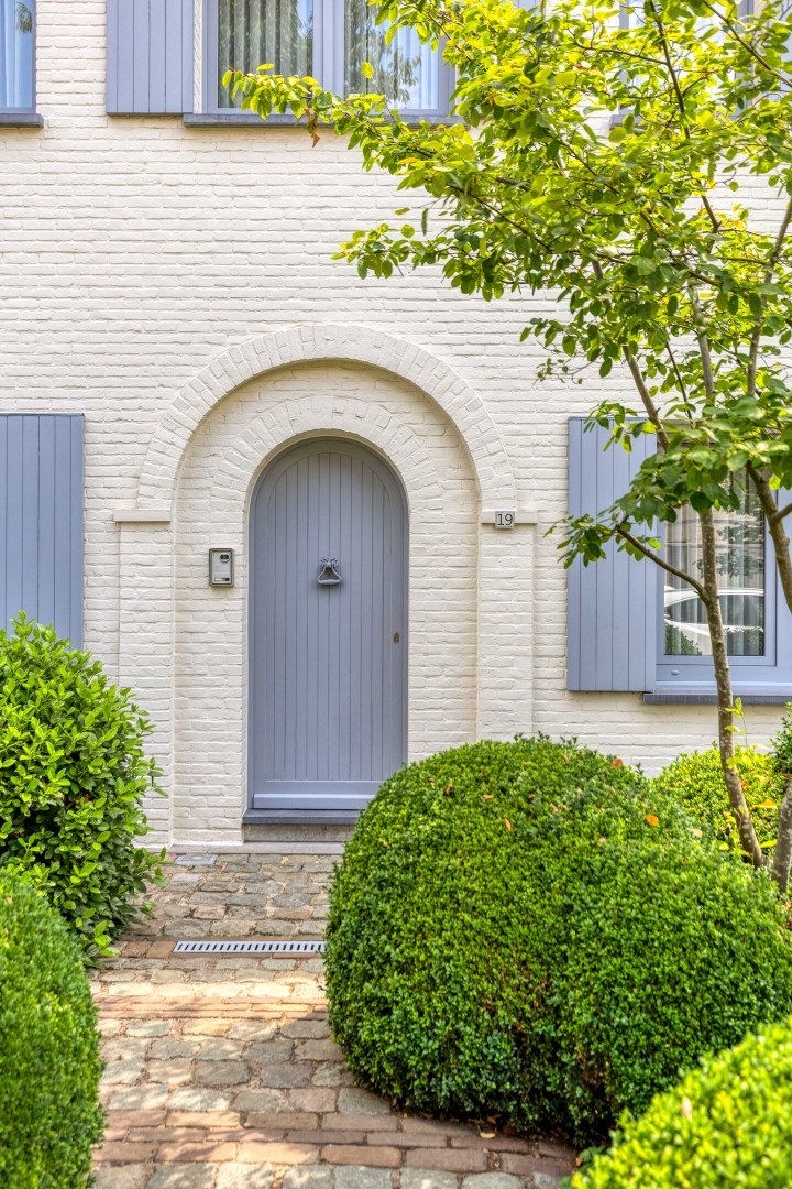 Statige woning met prachtige tuin op een unieke ligging in Geel-centrum 
