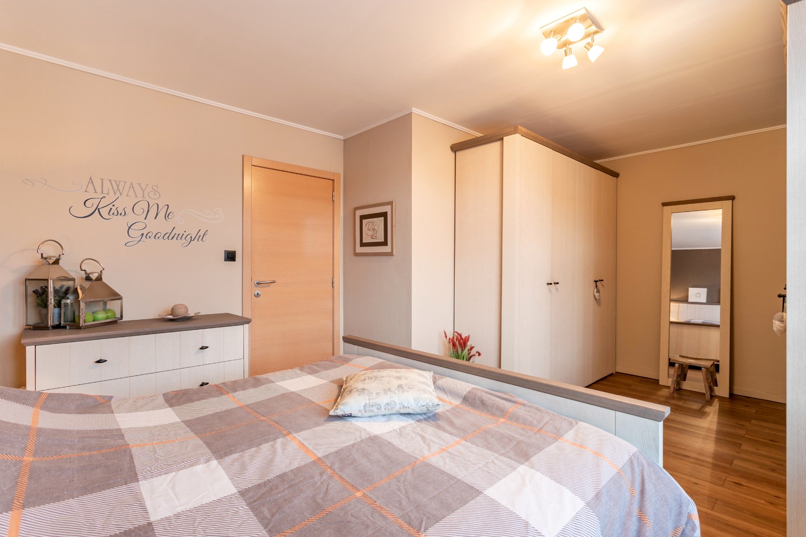 Bel-étage te koop met 3 slpks, terras en garage op +- 4,5are 