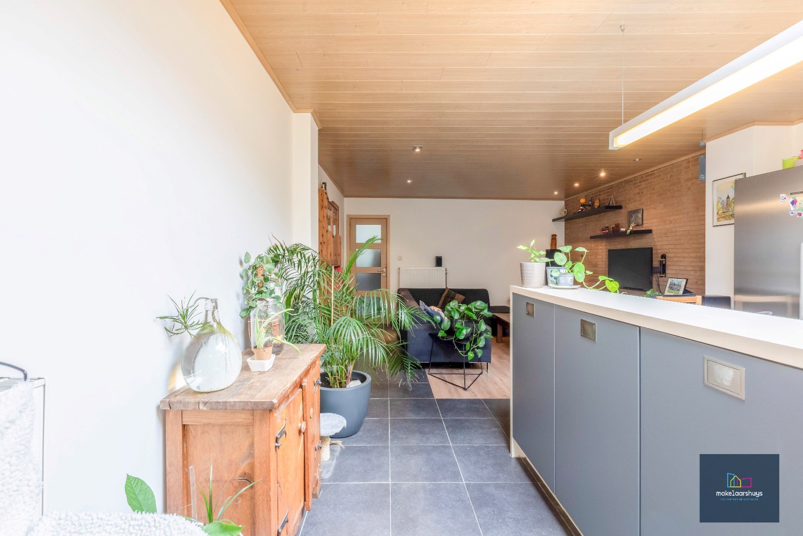 Instapklare woning met aangename tuin en garage 