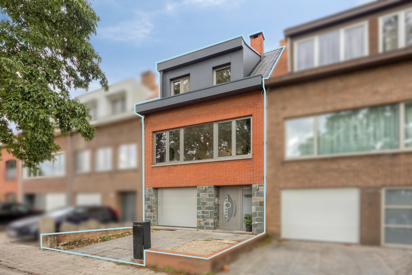 Instapklare woning met garage en tuin te Edegem 