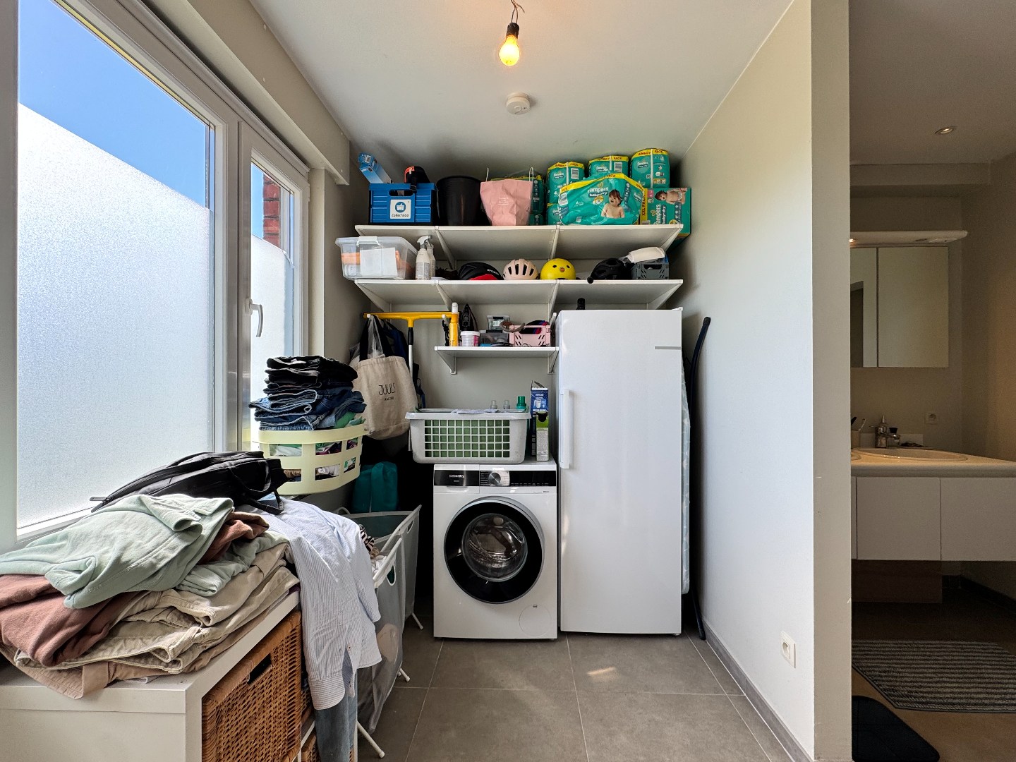 Gerenoveerde halfopen woning met 3 slaapkamers, tuin en carport 