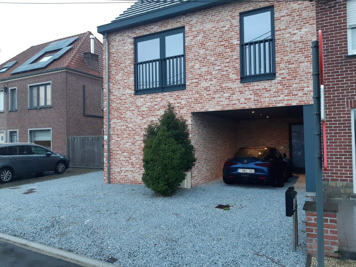 Lichtrijke, ruime duplex!   GEEN VASTE KOSTEN !! 