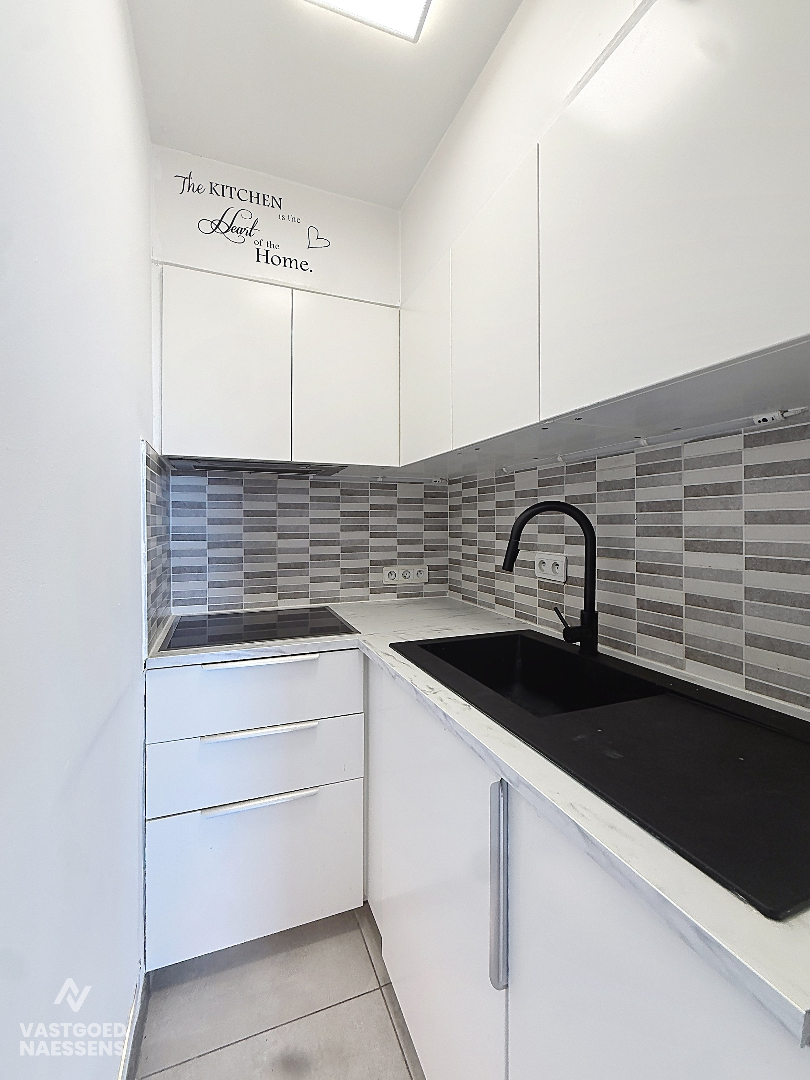 Studio prêt à emménager avec coin chambre et terrasse ensoleillée 