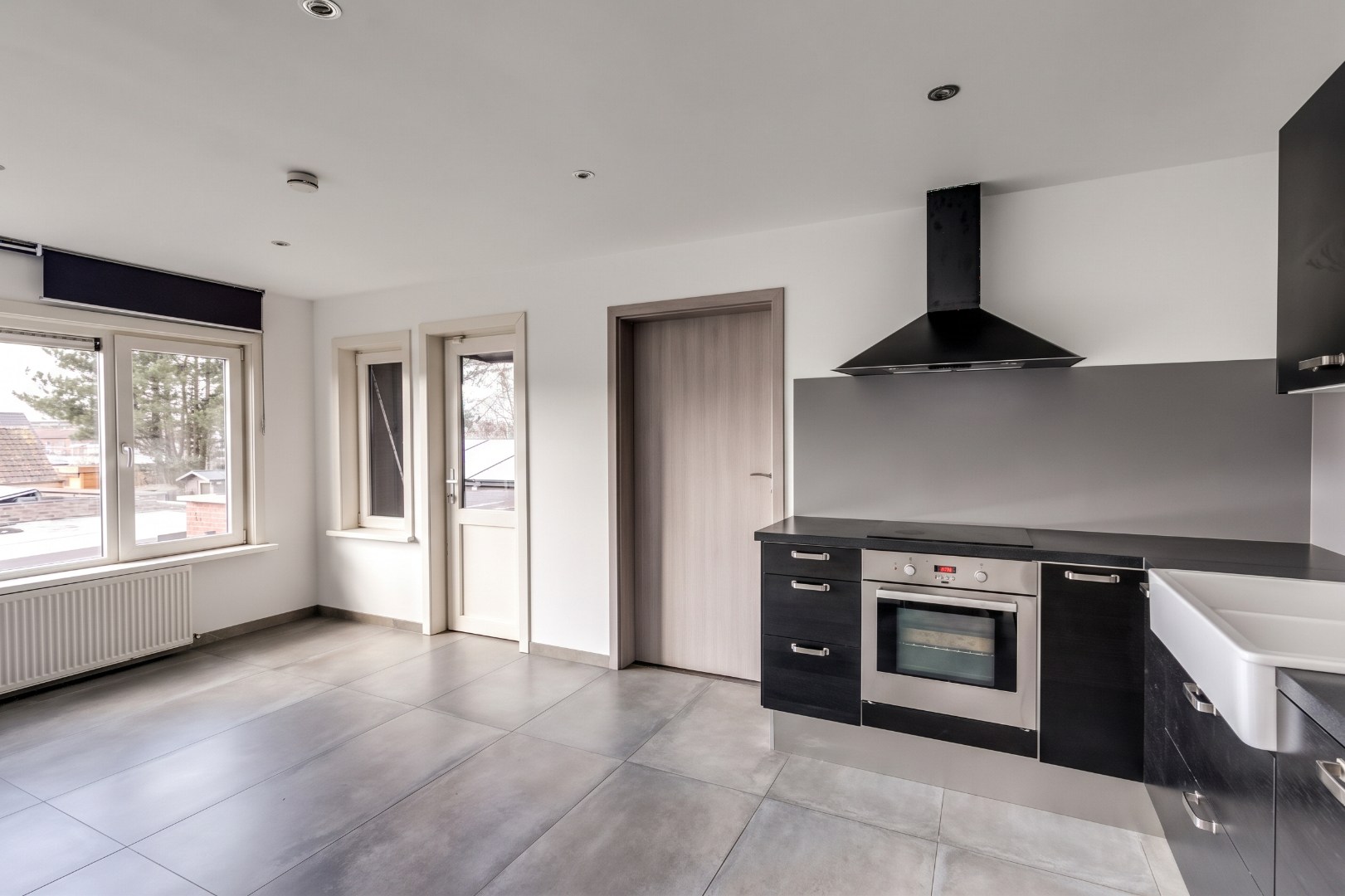Ruime woning voor gemengd gebruik met loods te koop, wonen en werken op één toplocatie in Zelzate 