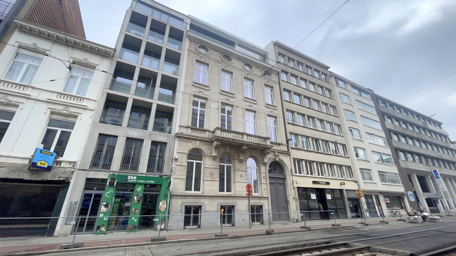 Exclusief kantoorgebouw te huur dichtbij de Leien in Antwerpen