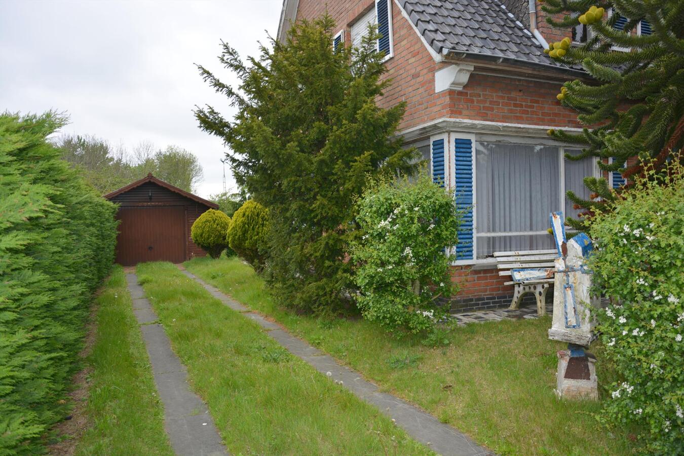 Op te knappen villa op landelijke ligging 