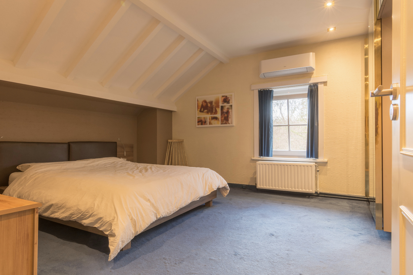 Ruime gezinswoning met verwarmd buitenzwembad 