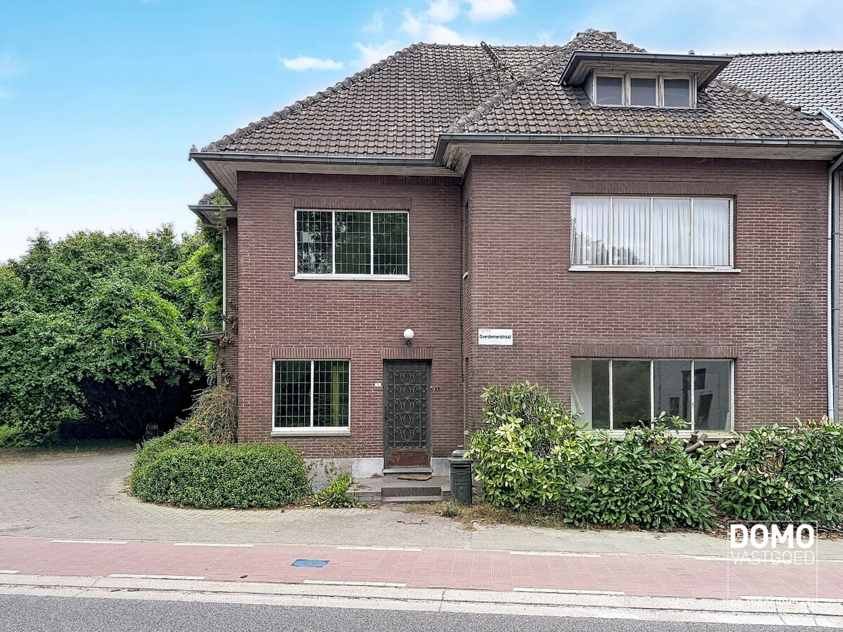 KARAKTERVOLLE RENOVATIEWONING MET 259 M² BEWOONBARE OPPERVLAKTE EN DIEPE WESTGERICHTE TUIN 