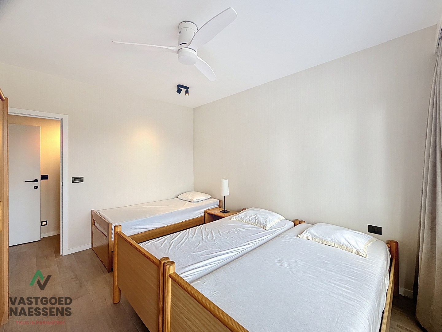 SCHITTEREND VERNIEUWD 3 SLPK APP MET ZICHT OP ZEE EN TERRAS 