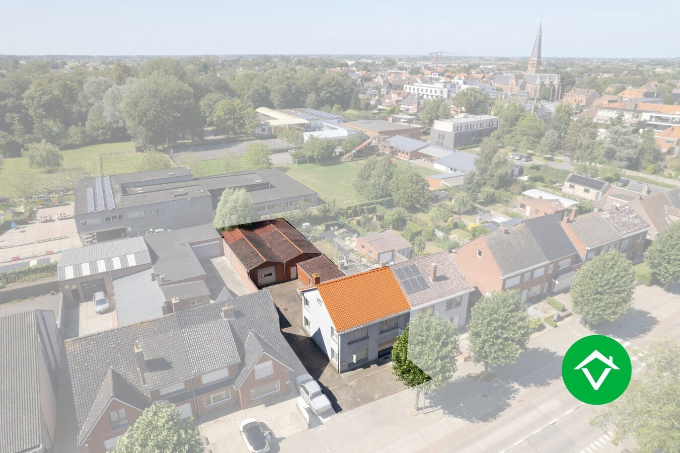 Instapklare woning met 4 slaapkamers en loods te Koekelare 