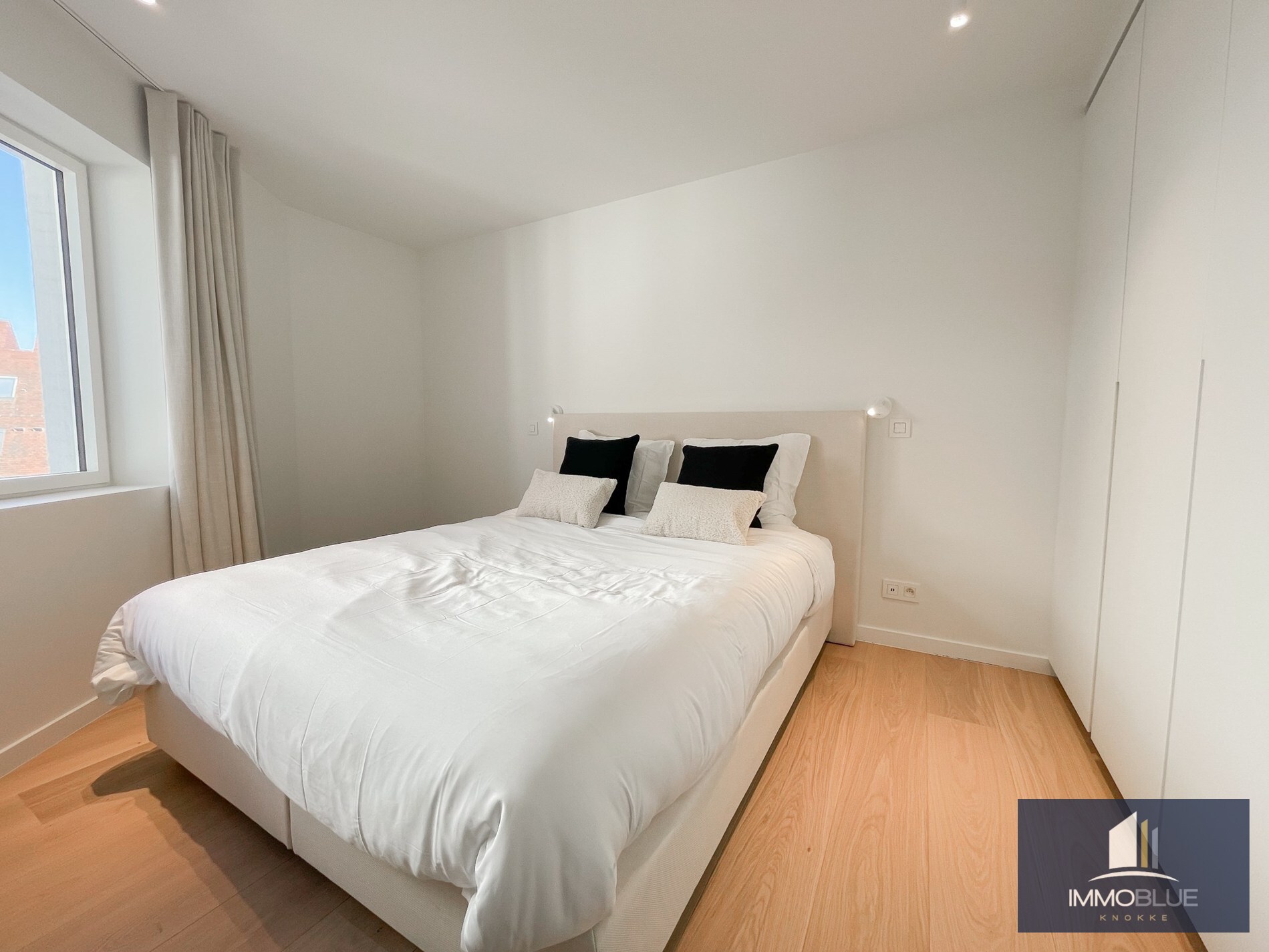 Exclusieve villa: Uitzonderlijk volledig gerenoveerde villa met frontaal zeezicht. 