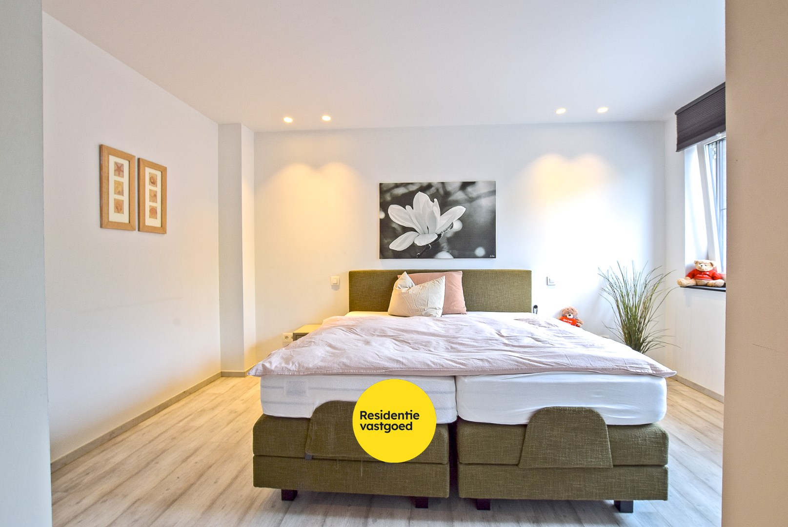 Moderne woning (2018) te Ramskapelle met 3 slaapkamers, garage en verzichten. 