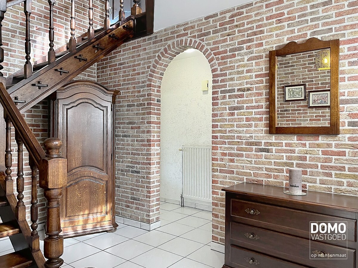 RUIME, LICHTRIJKE OPEN BEBOUWING MET ZONNIGE TUIN TE HALEN 