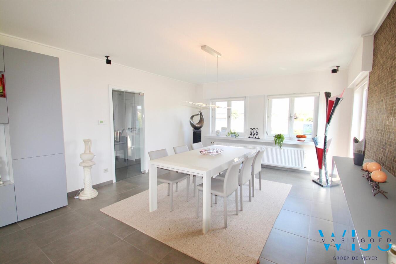 Magnifiek onderhouden woonhuis in een gezellige woonwijk te Evergem ! 