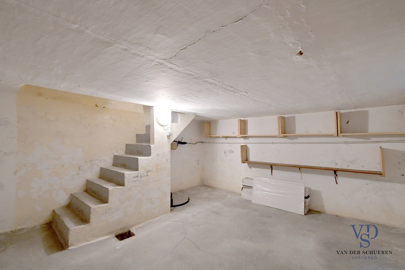 Te renoveren gezinswoning. 