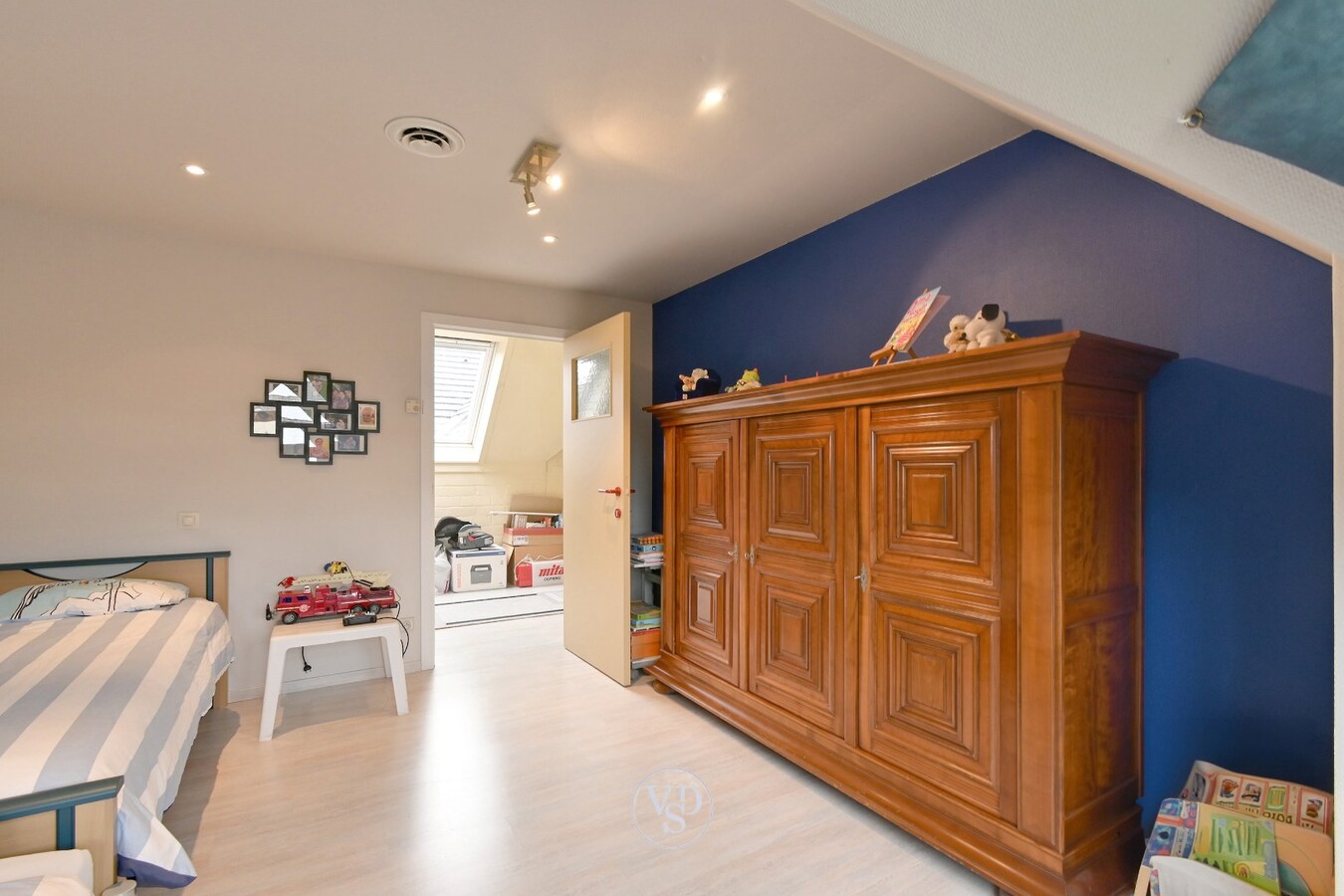 Ruim handelspand met penthouse in villastijl 