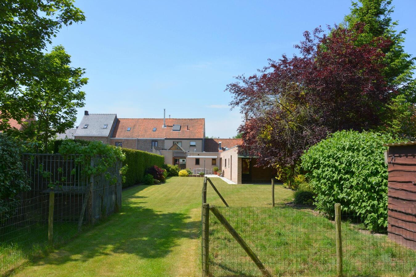 Woning met polyvalente handelsruimte te Jabbeke 