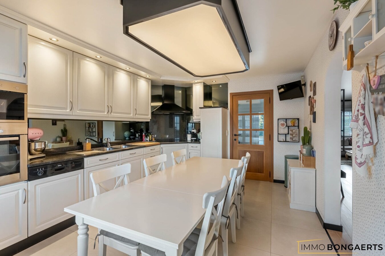 Instapklare woning met 4 slaapkamers en zwembad 