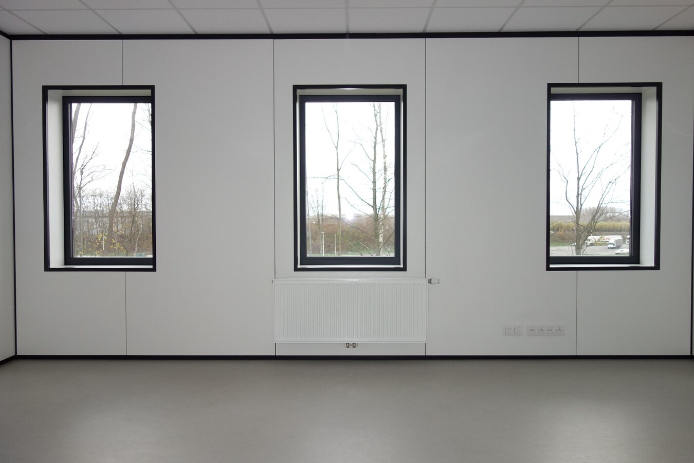 Bureau de prestataires de services loué À Tournai