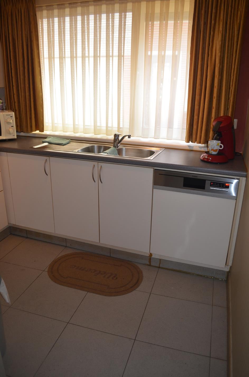 Gelijkvloers app met 1 slpk en garage te centrum Eeklo 