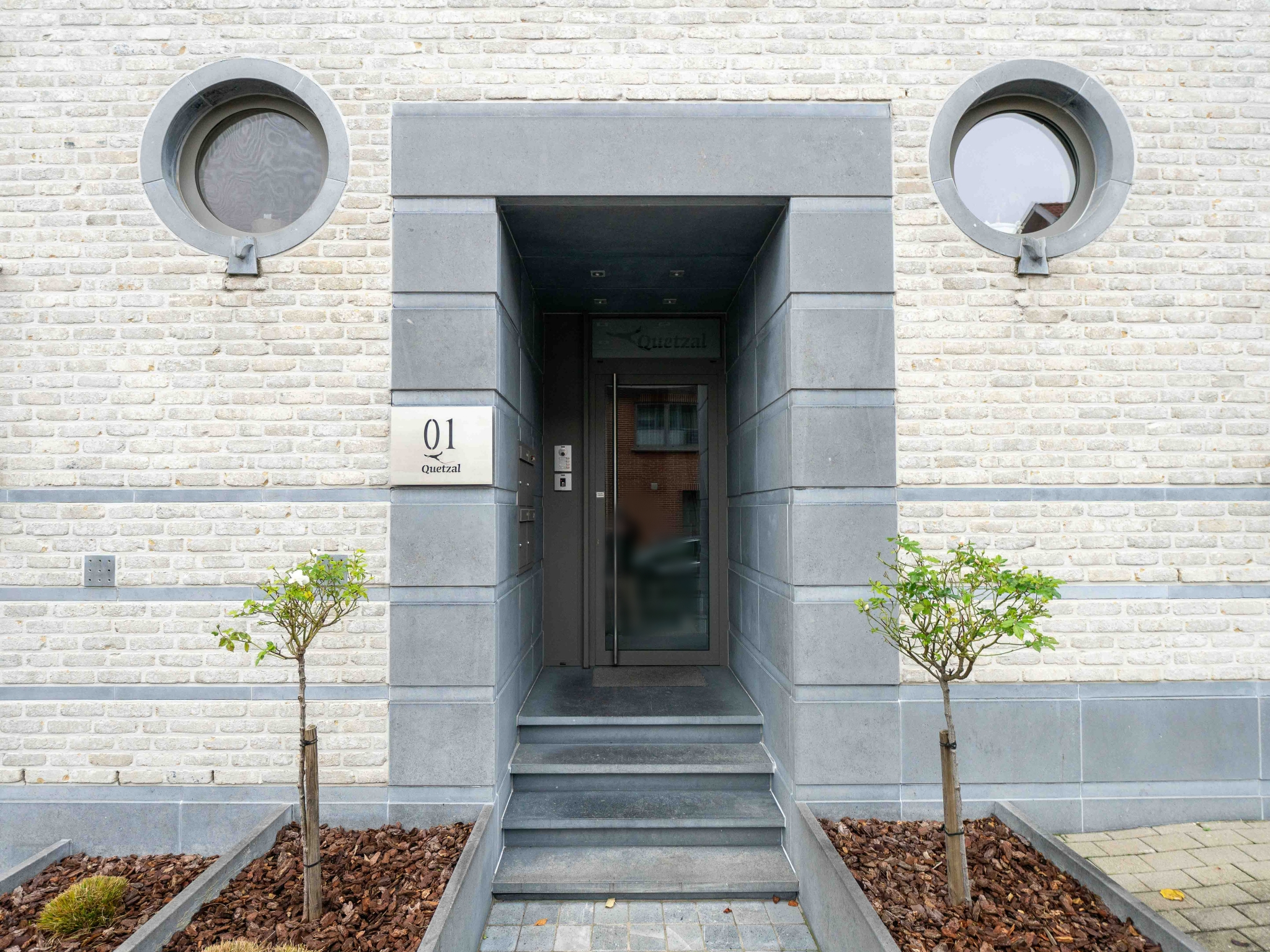 2-kamer appartement met tuin en autostaanplaats 