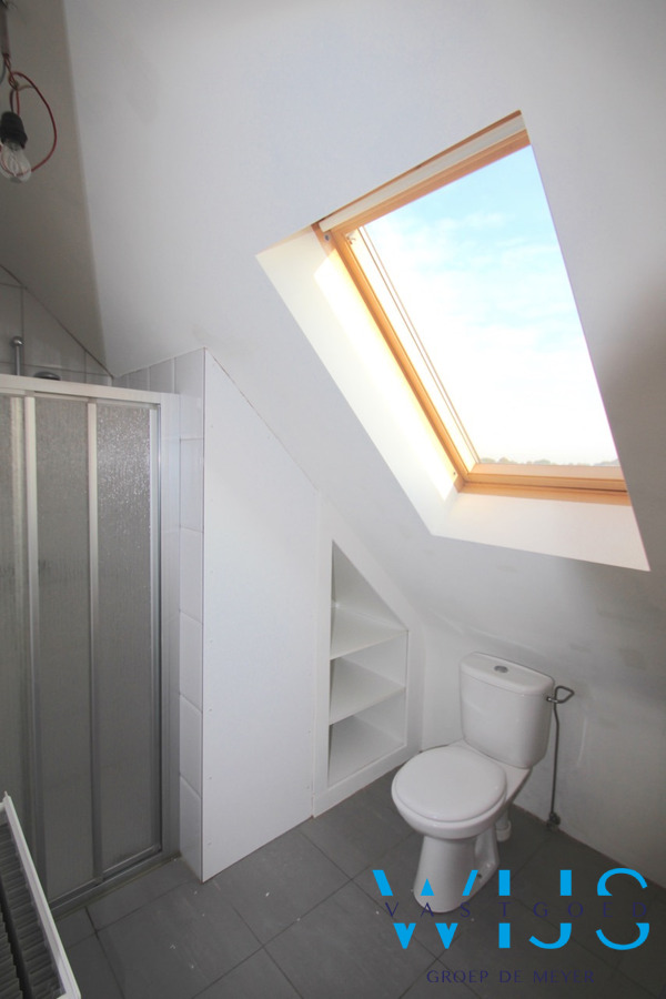 Zeer ruim lichtrijk appartement met 4 slaapkamers ! 