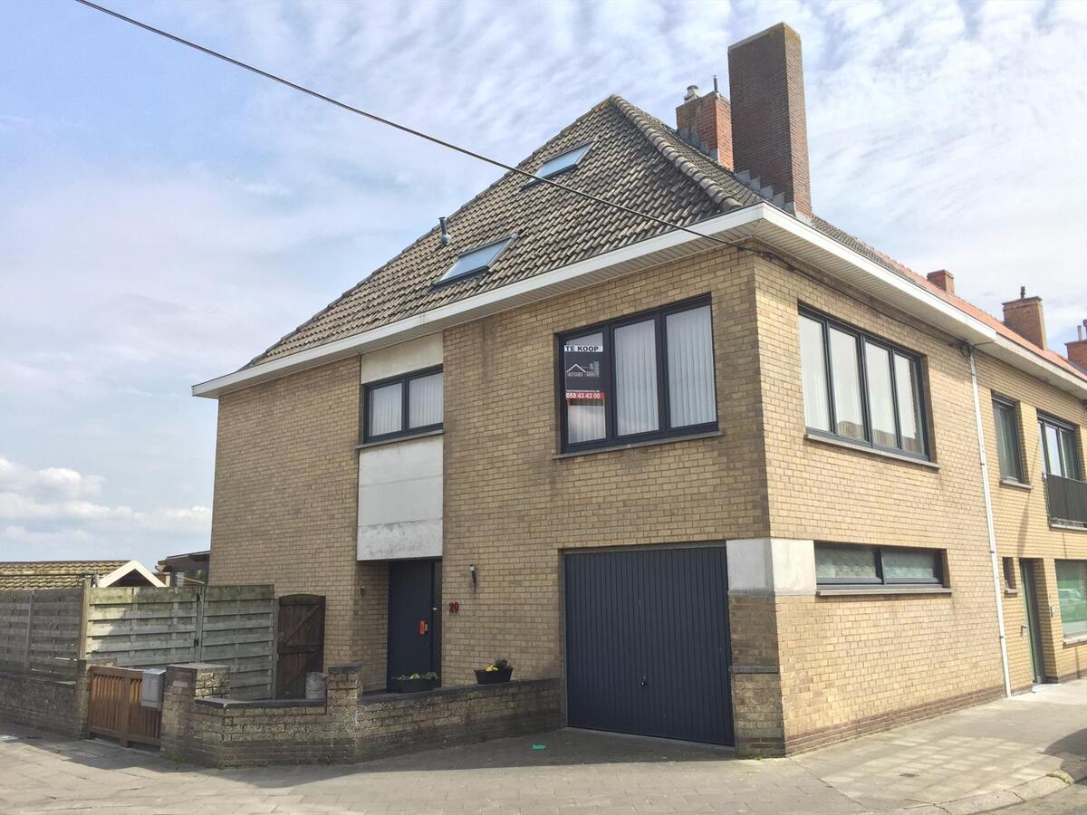 CENTRAAL GELEGEN RUIME HALF OPEN BEBOUWING MT MOOIE TUIN 