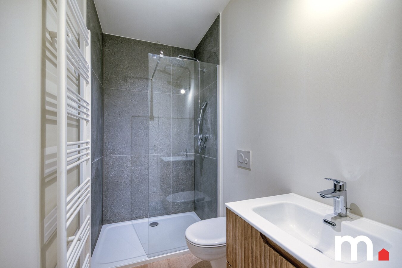 TOPPER op UNIEKE LIGGING in een van de mooiste lanen van Kortrijk EPC B ! MET UITWEG ! 