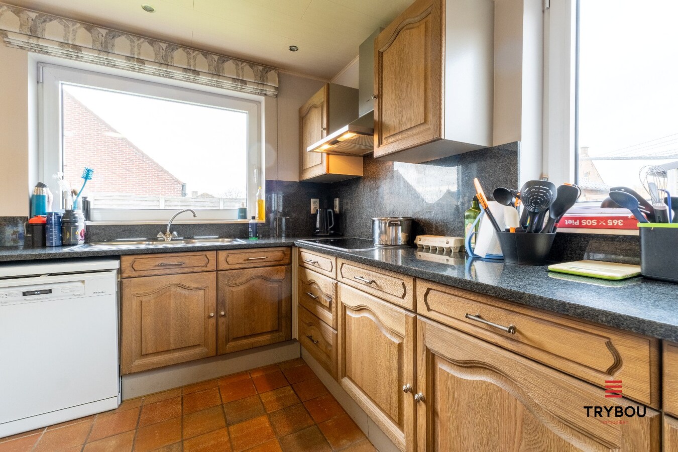 Instapklare gezinswoning met ruime tuin en dubbele garage in Poelkapelle 