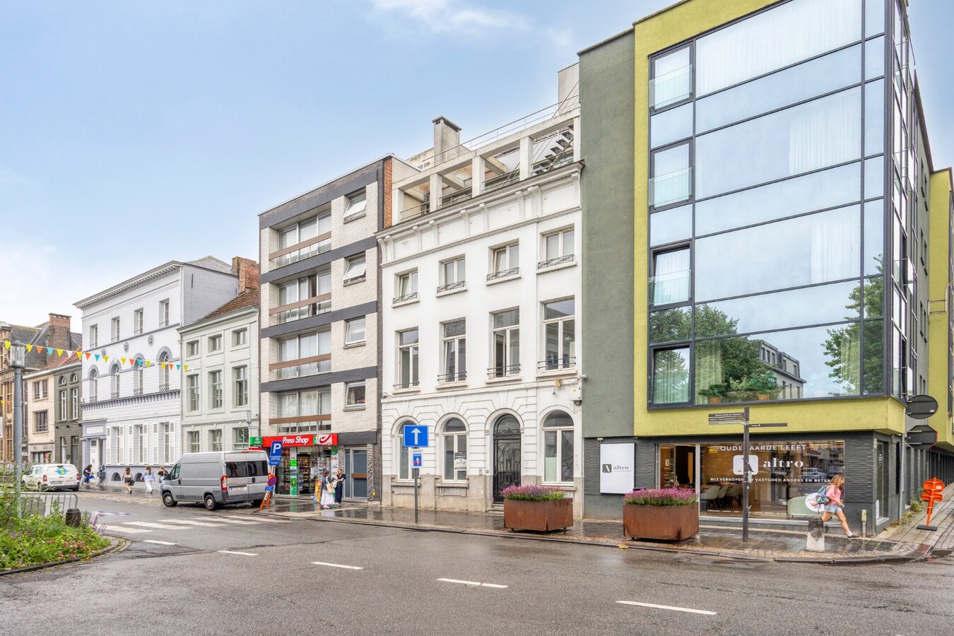 Handelsgelijkvloers te huur op toplocatie in centrum Oudenaarde 
