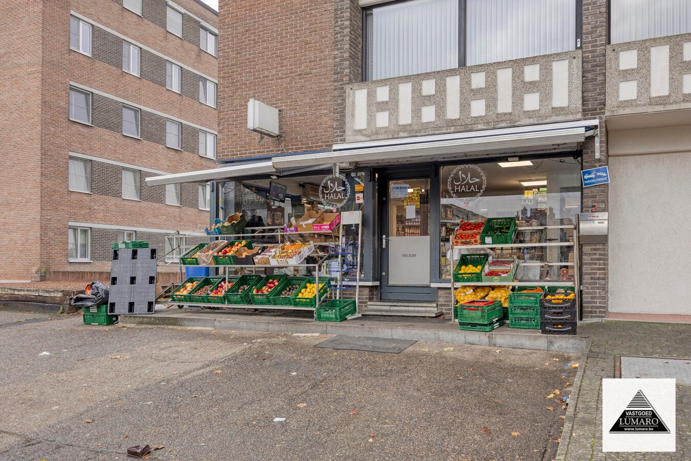 Handelsruimte 87 m² met opslag 64 m² en inpandige garage. 