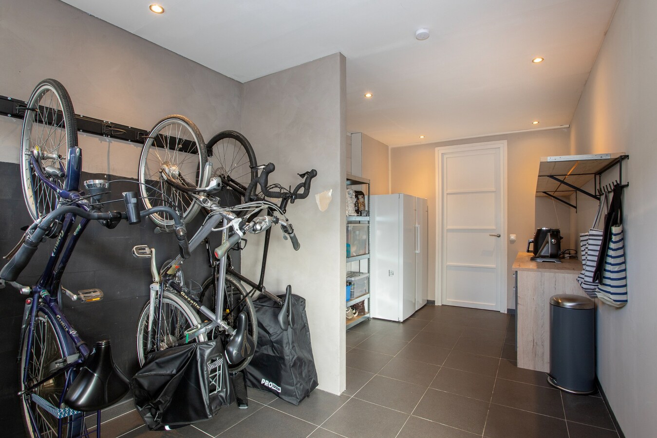 Zeer ruime hoekwoning met volop leefruimte en groen uitzicht in kindvriendelijke wijk! 