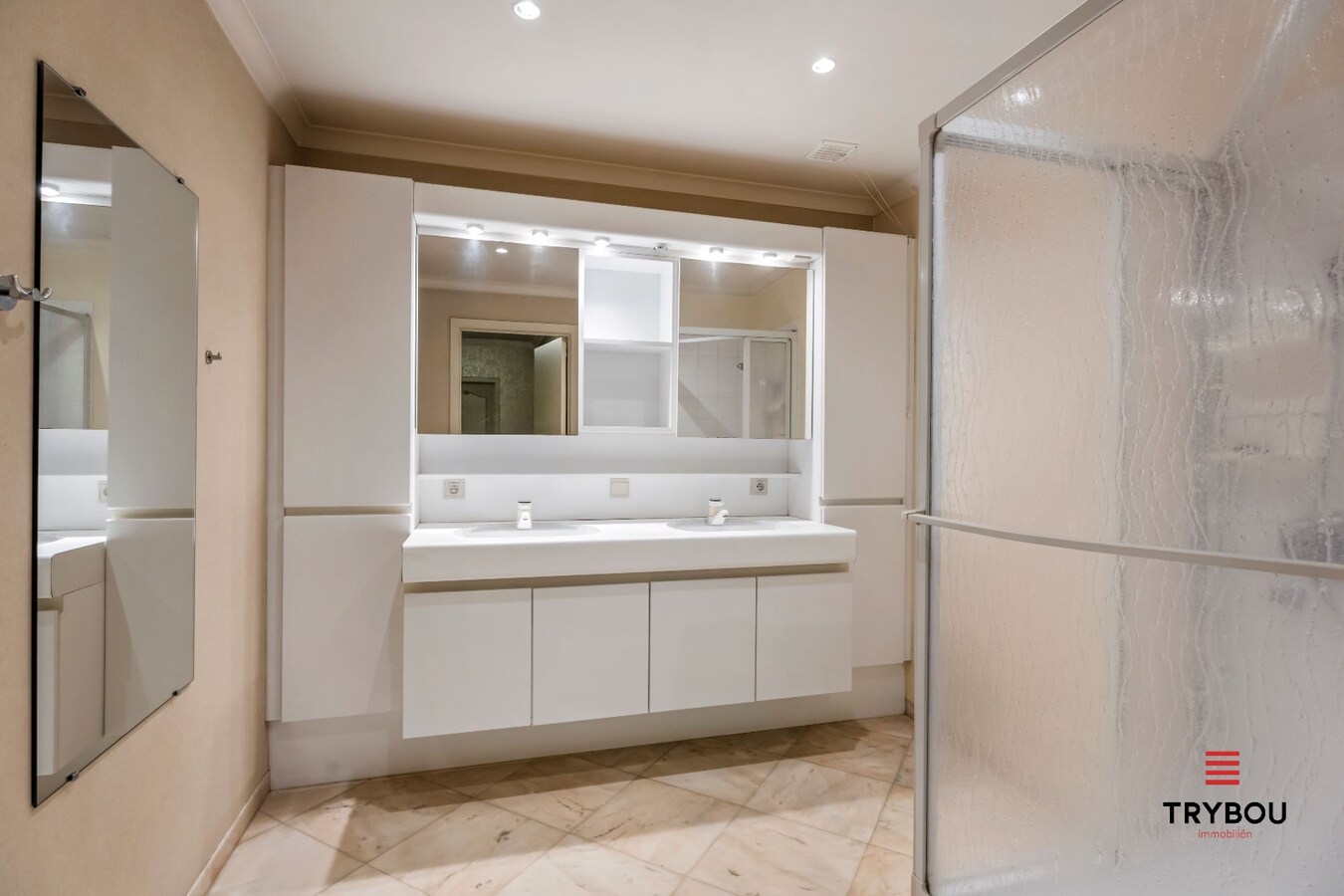 Statige, alleenstaande woning met rustige ligging te Ieper (Boezinge) 