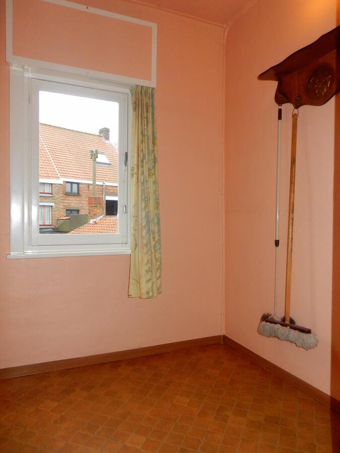 Op te frissen woning met 3 slaapkamers 