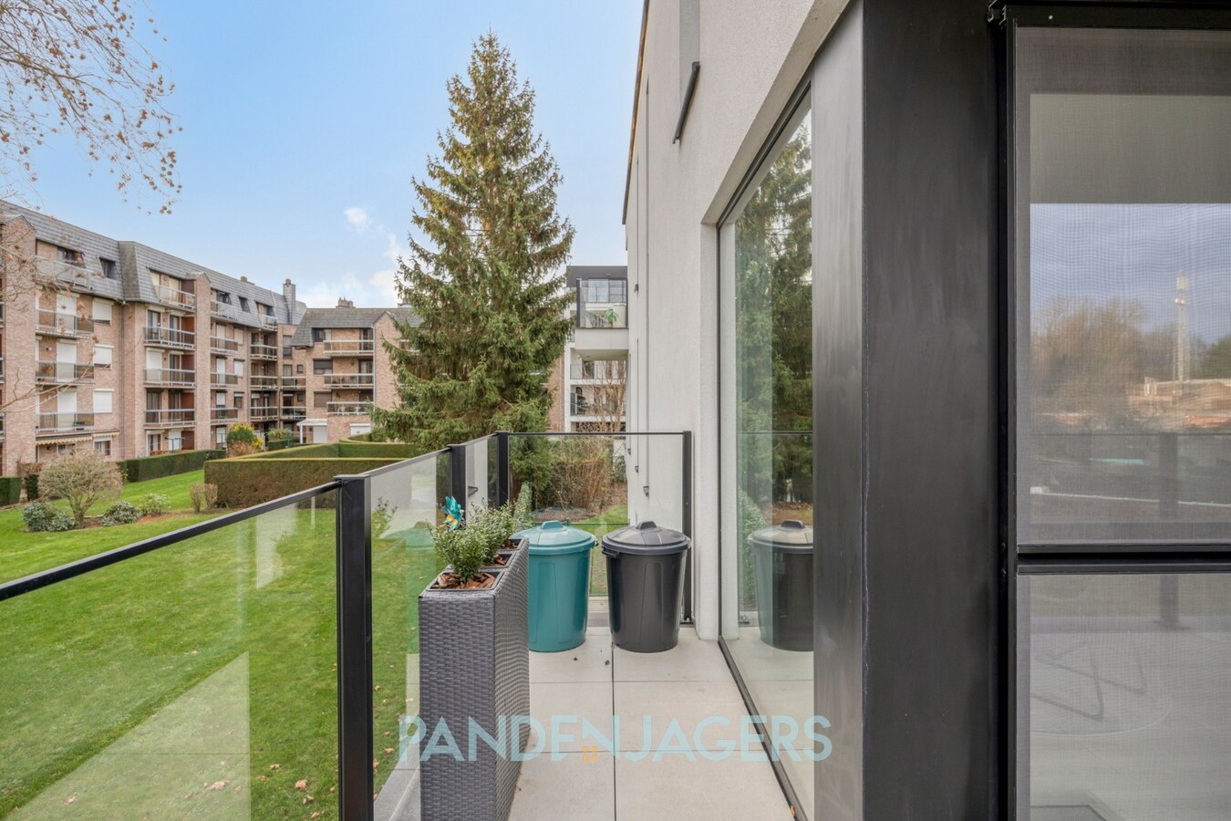 Instapklaar appartement met groot terras en ondergrondse parking in Willebroek 