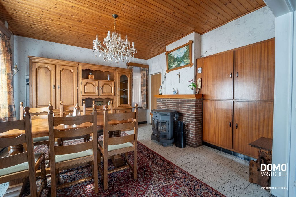 Te renoveren woning met grote tuin en achterliggende stal 