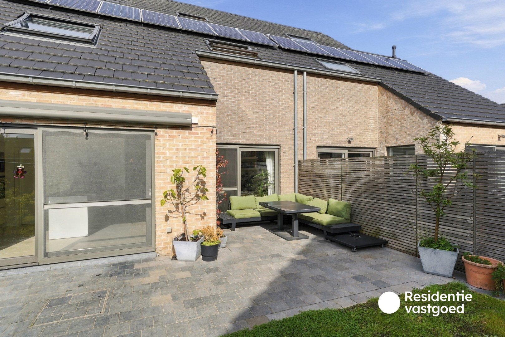 Instapklare woning te koop met garage en tuin! 