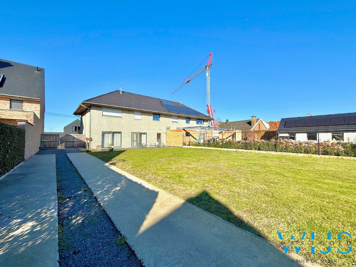 Ruime, energiezuinige gezinswoning te Oosteeklo ! 