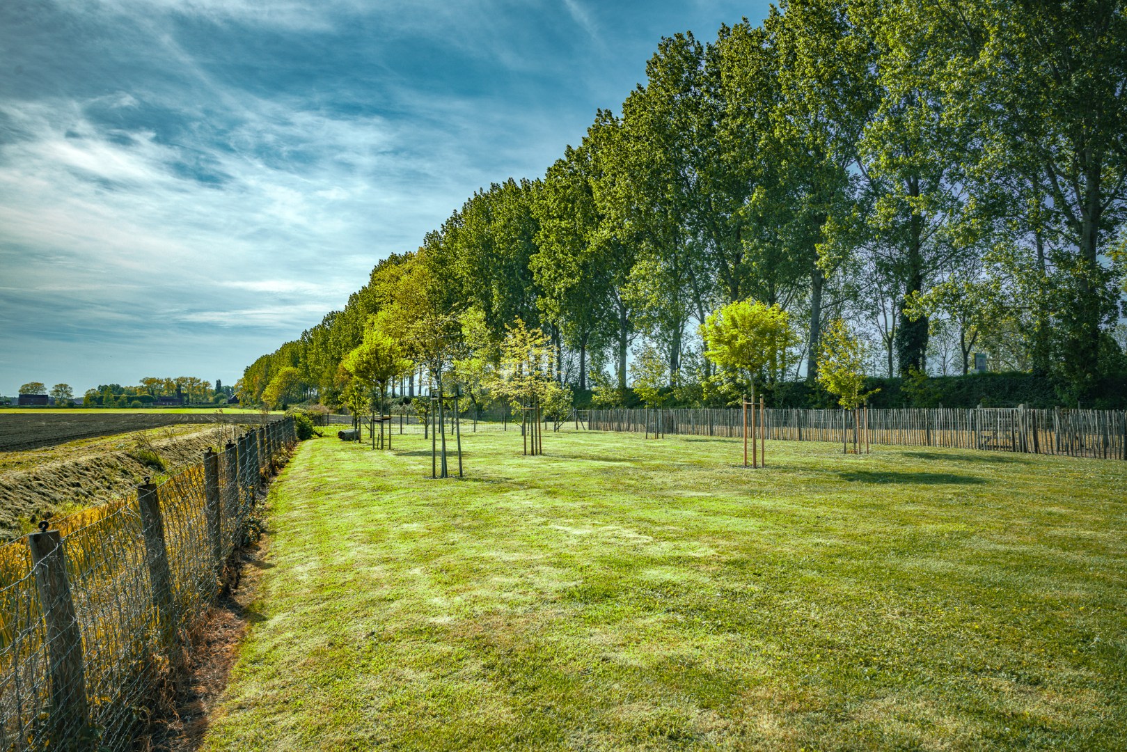 Unieke hoeve met schuur op 2.809m² gelegen in “valleigebied” te Boekhoute 