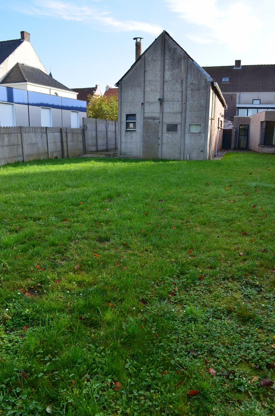 Woning (5 slpks) met handelsruimte en bijgebouw  te Sint-Laureins 