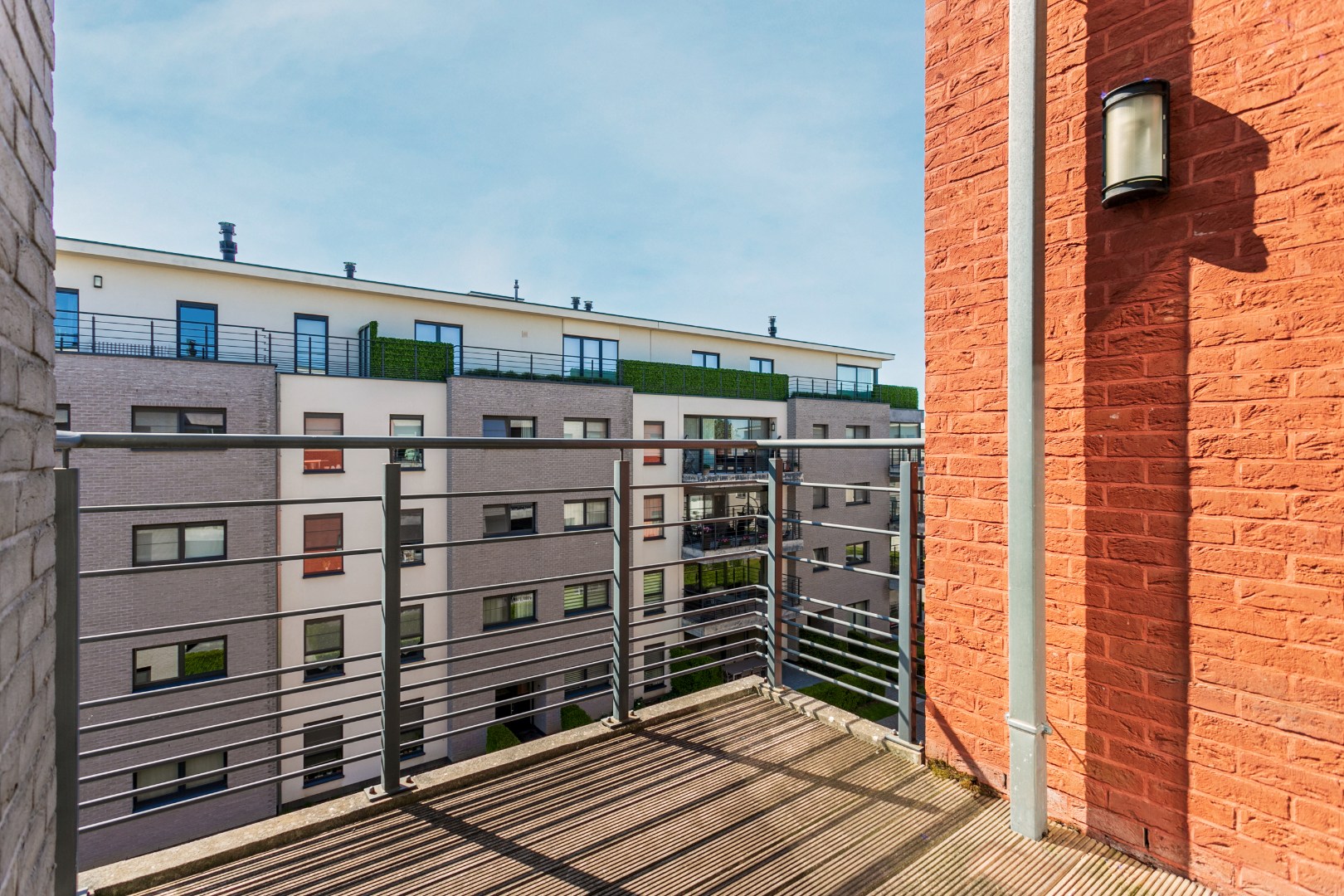 Instapklaar appartement met 2 slpk en parking te Halle 